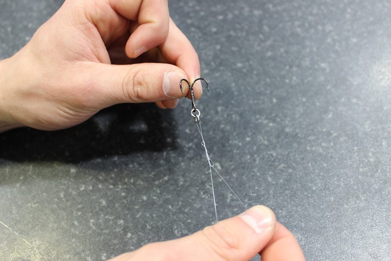 Tie on the hook via the attached split ring